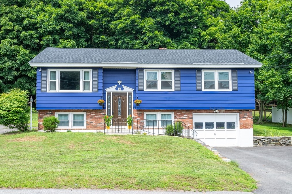 311 Pleasant St, Leominster, MA 01453