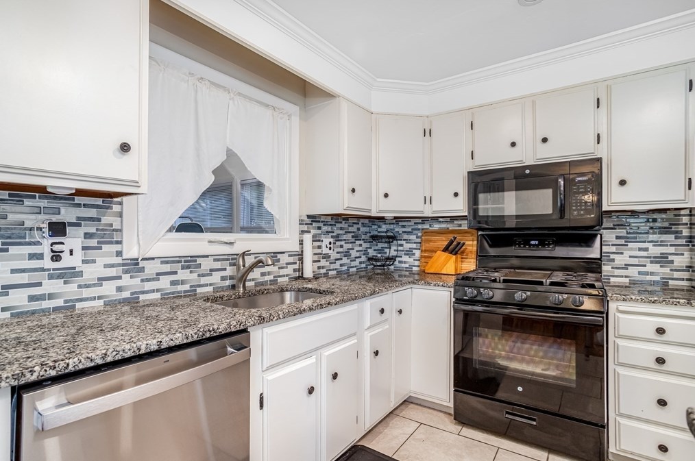 311 Pleasant St, Leominster MA  01453-6227 exterior