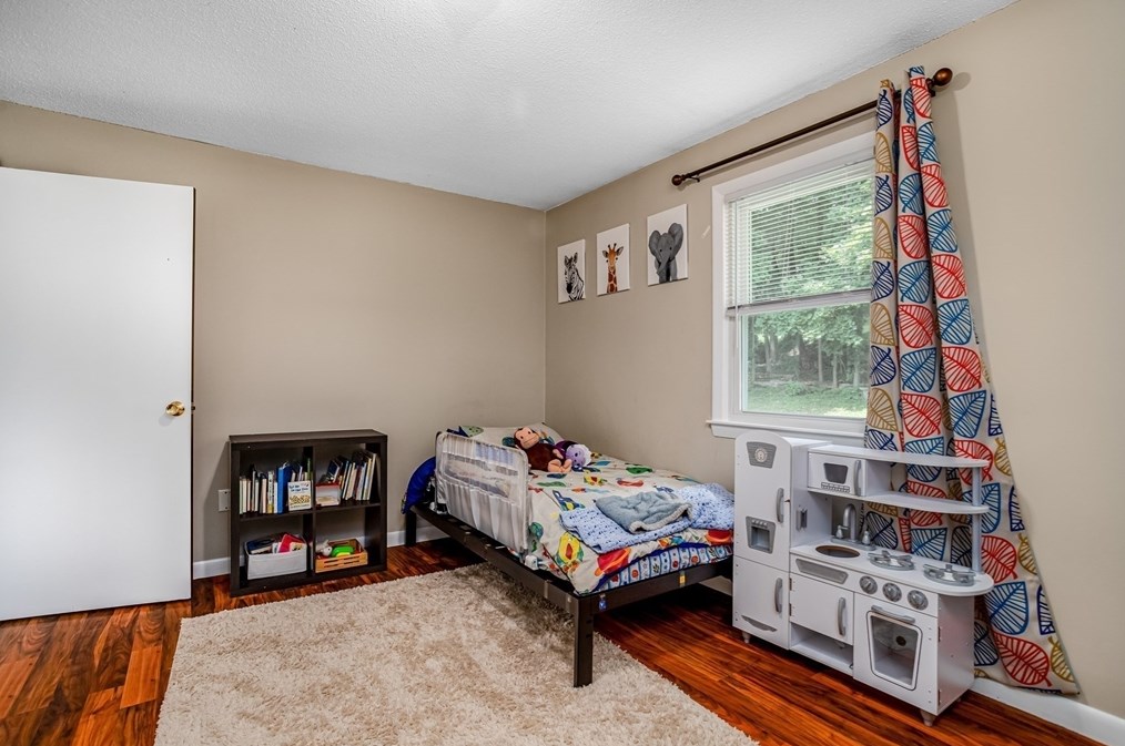 311 Pleasant St, Leominster MA  01453-6227 exterior