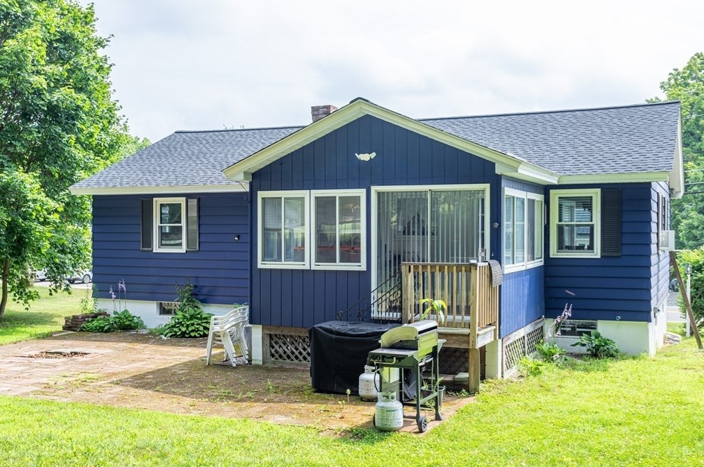 311 Pleasant St, Leominster MA  01453-6227 exterior