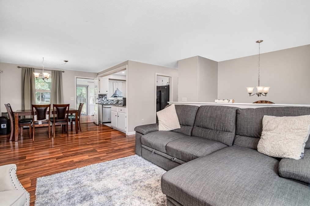 311 Pleasant St, Leominster MA  01453-6227 exterior