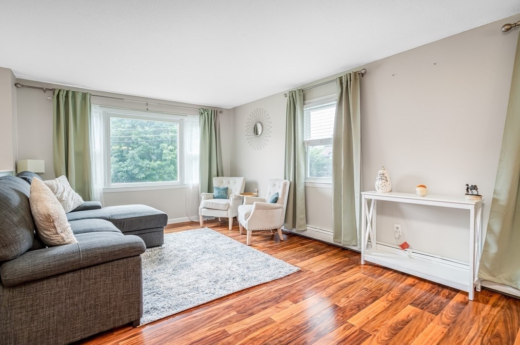 311 Pleasant St, Leominster MA  01453-6227 exterior