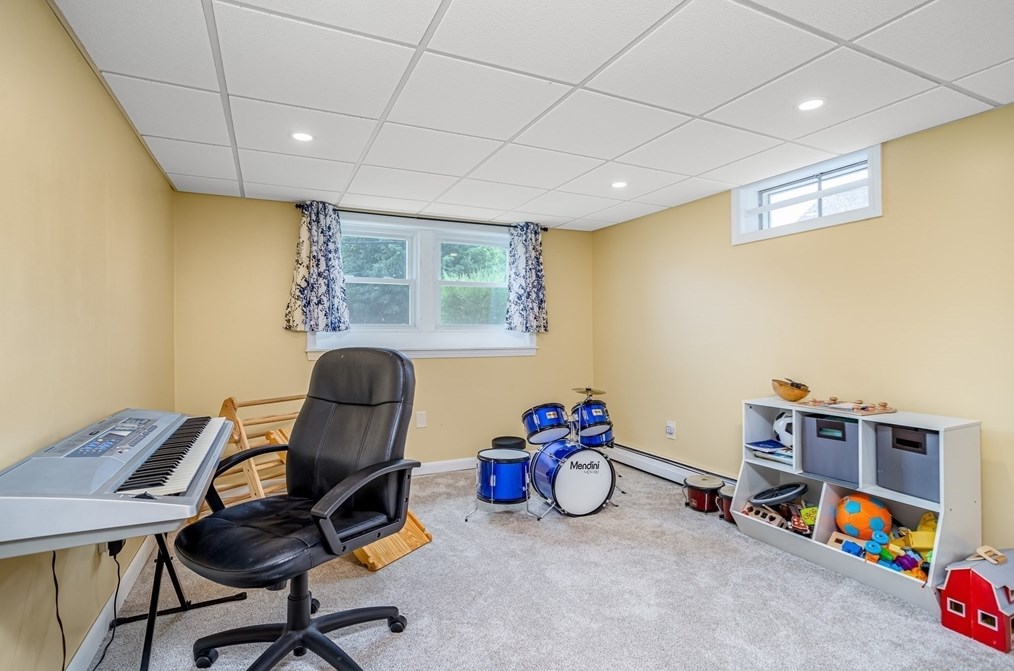 311 Pleasant St, Leominster MA  01453-6227 exterior