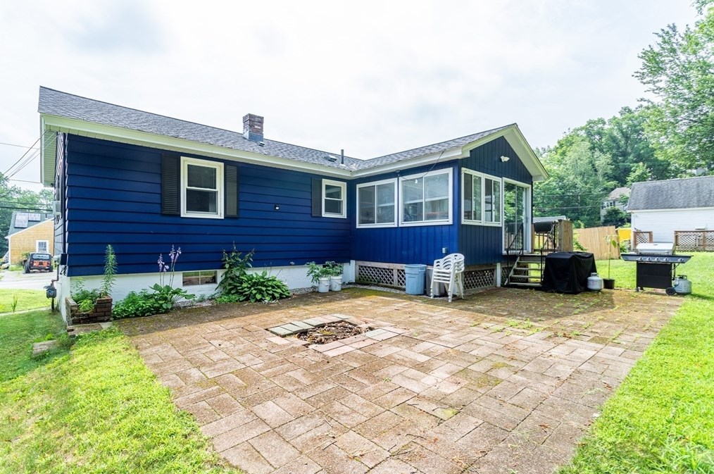 311 Pleasant St, Leominster MA  01453-6227 exterior