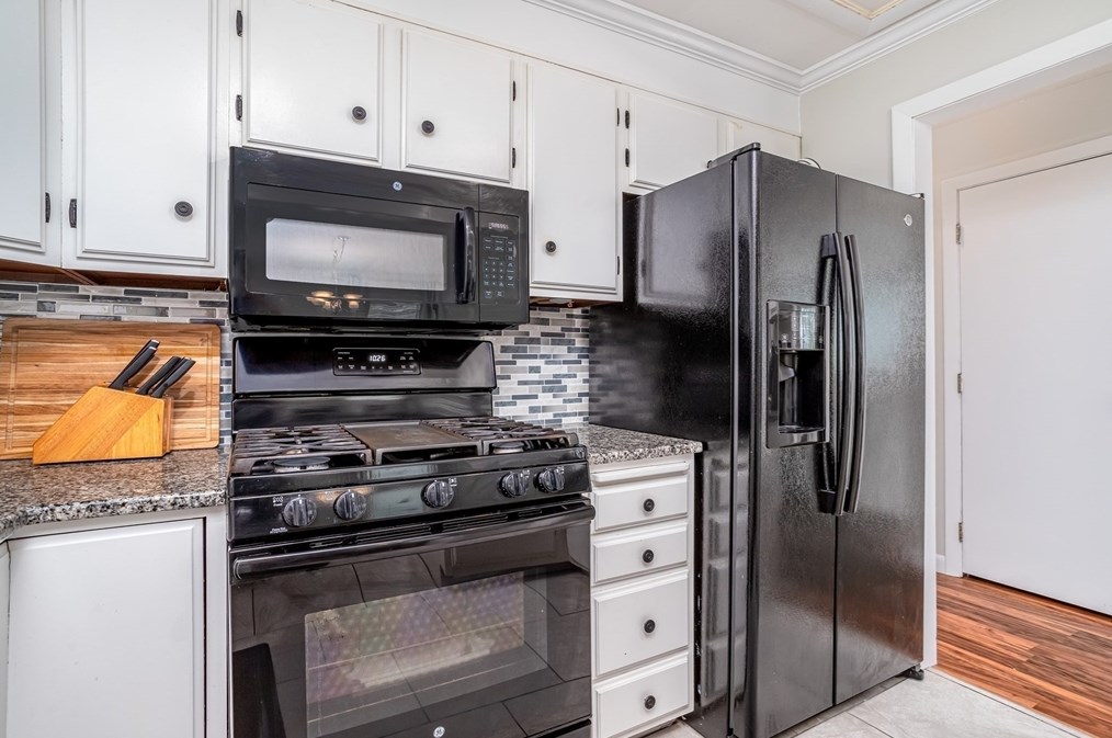 311 Pleasant St, Leominster MA  01453-6227 exterior