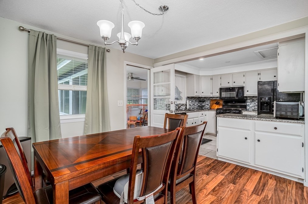 311 Pleasant St, Leominster MA  01453-6227 exterior