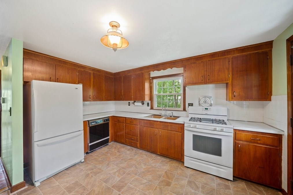 7 John Turco Dr, Walpole, MA 02081