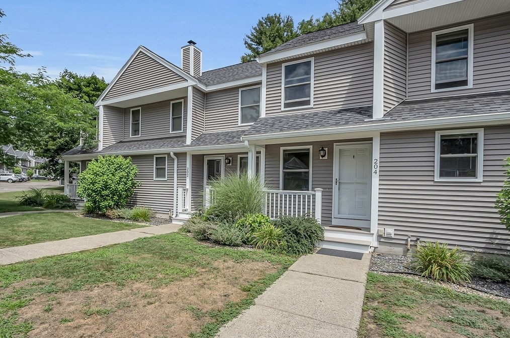 204 Bayberry Hill Ln #204, Leominster, MA 01453