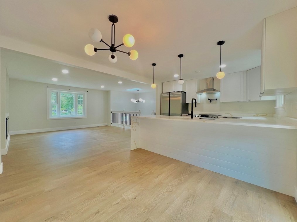 28 Greenfield St, Attleboro, MA 02703