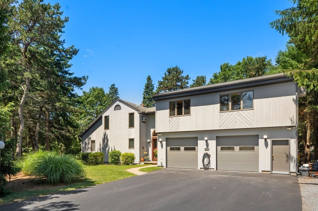 21 Bruce Rd, Plymouth, MA 02360