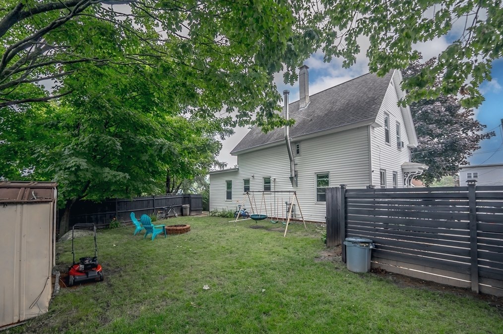 43 Nichols St, Gardner, MA 01440