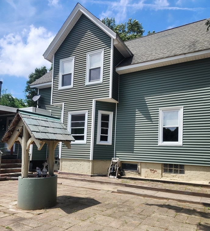 100 Locust Ave, Worcester, MA 01604 exterior