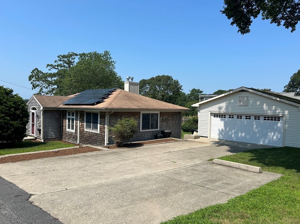 16 Cottage St, Dartmouth, MA 02748 exterior