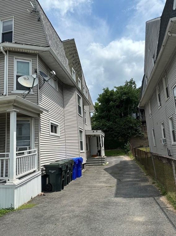 371-373 E Columbus Ave, Springfield, MA 01105