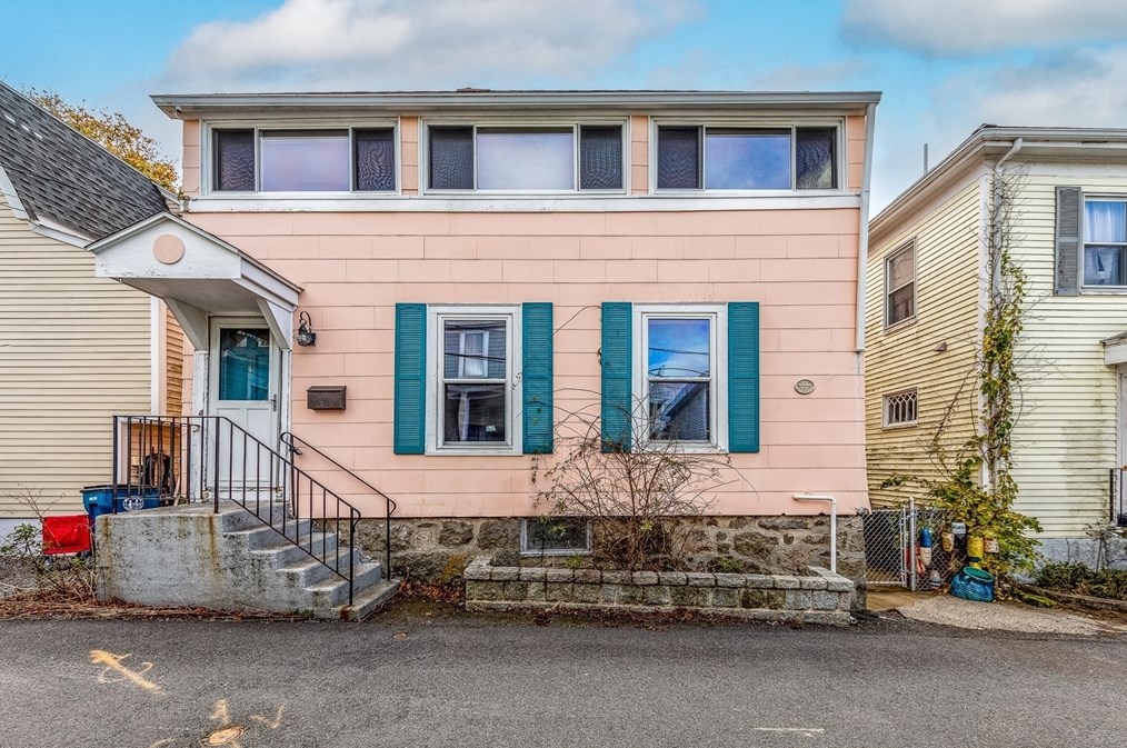 30 Sherman Ave, Nahant, MA 01908