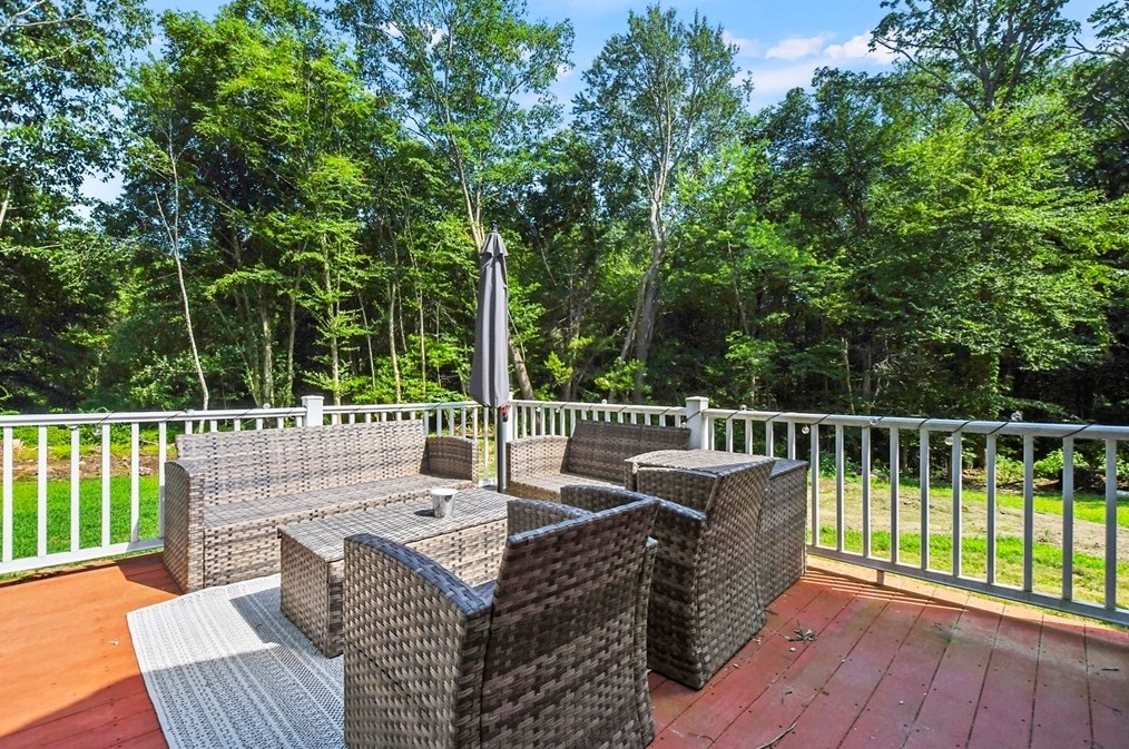 12 Evergreen Dr, Franklin MA  02038-2797 exterior