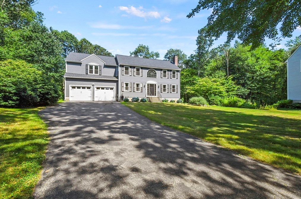 12 Evergreen Dr, Franklin MA  02038-2797 exterior