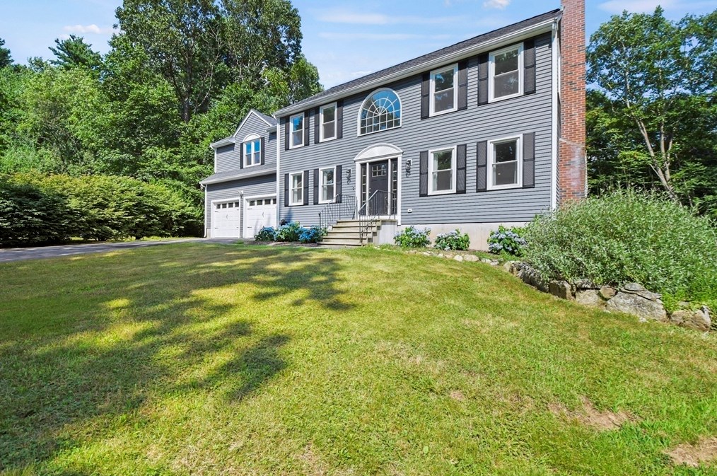 12 Evergreen Dr, Franklin MA  02038-2797 exterior