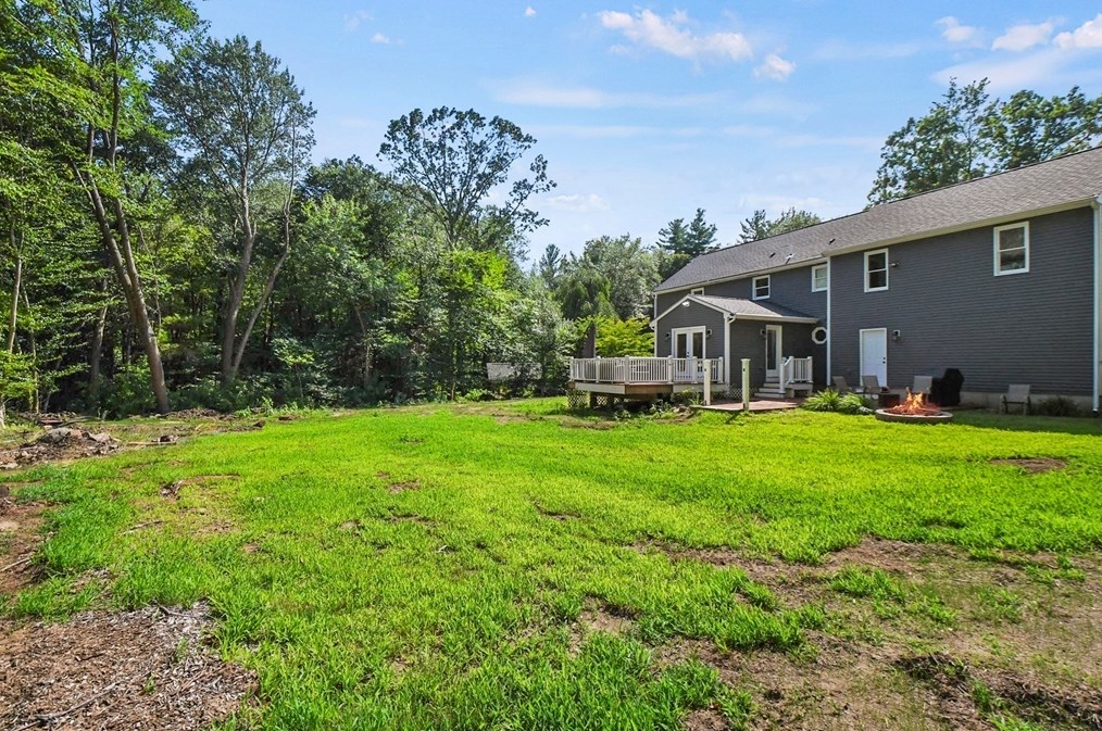 12 Evergreen Dr, Franklin MA  02038-2797 exterior