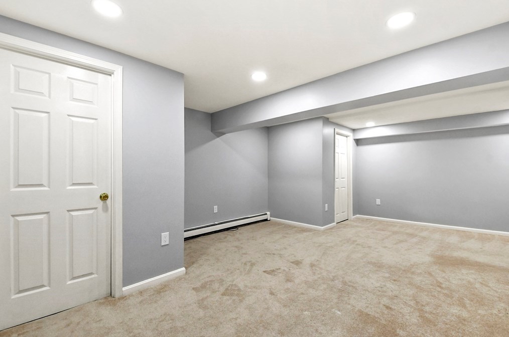 12 Evergreen Dr, Franklin MA  02038-2797 exterior