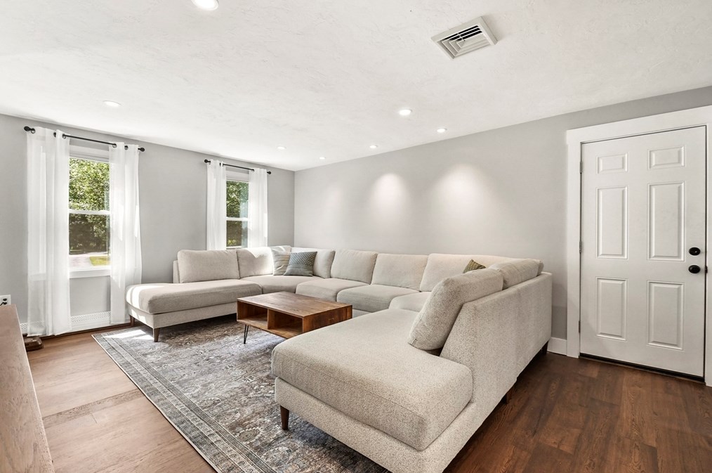 12 Evergreen Dr, Franklin MA  02038-2797 exterior