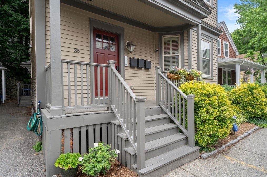 35 White Pl, Brookline, MA 02445-7614