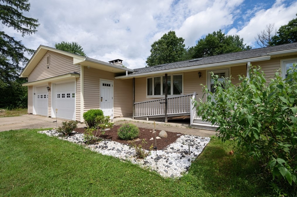 36 Gunn Road Ext, Southampton, MA 01073