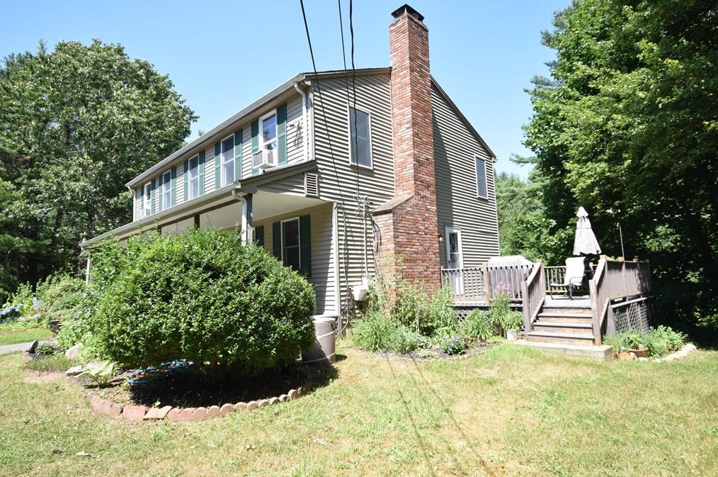 648 Walnut Plain Rd, Rochester, MA 02770