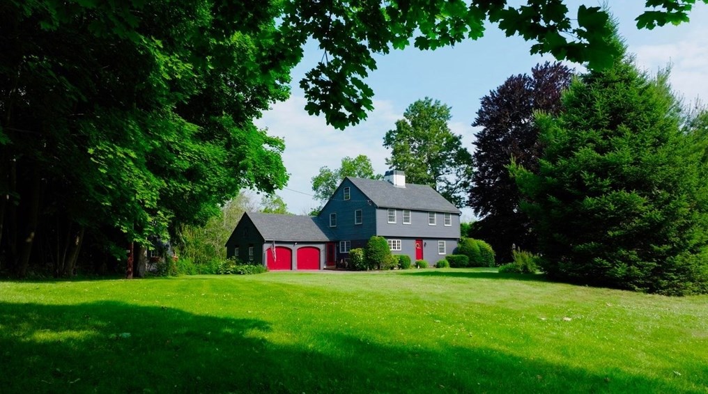 15 S Village Green, Ipswich, MA 01938