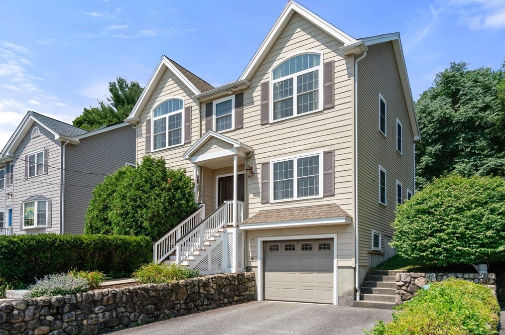 14 Carleton Rd, Waltham, MA 02451