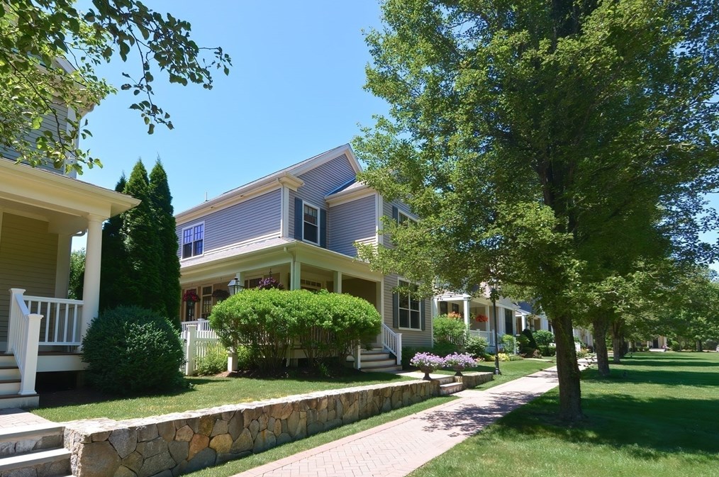 29 Maple Ln #29, Medfield, MA 02052