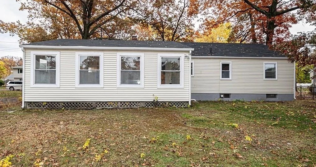 256 Ambrose St, Springfield, MA 01109