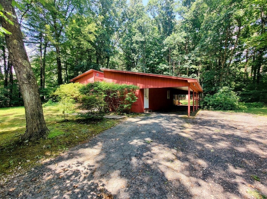 260 Grantwood Dr, Amherst, MA 01002