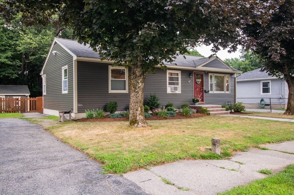 28 Wedgewood Rd, Worcester, MA 01602