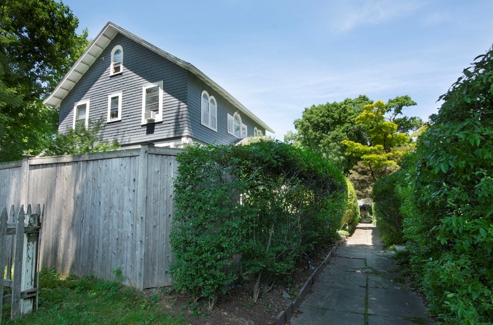 2 Richardson Terrace, Worcester, MA 01602