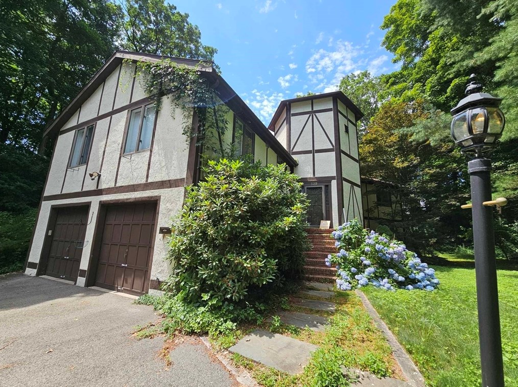 539 Worcester St #539, Wellesley, MA 02481