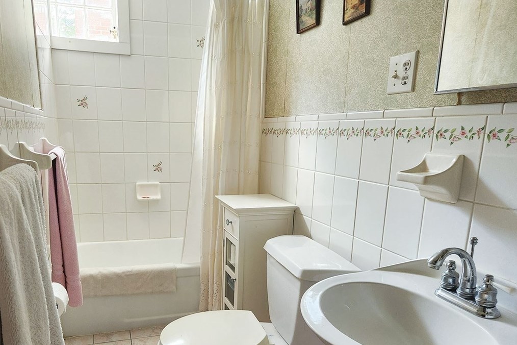 187 Seekonk St, Norfolk MA  02056-1157 exterior