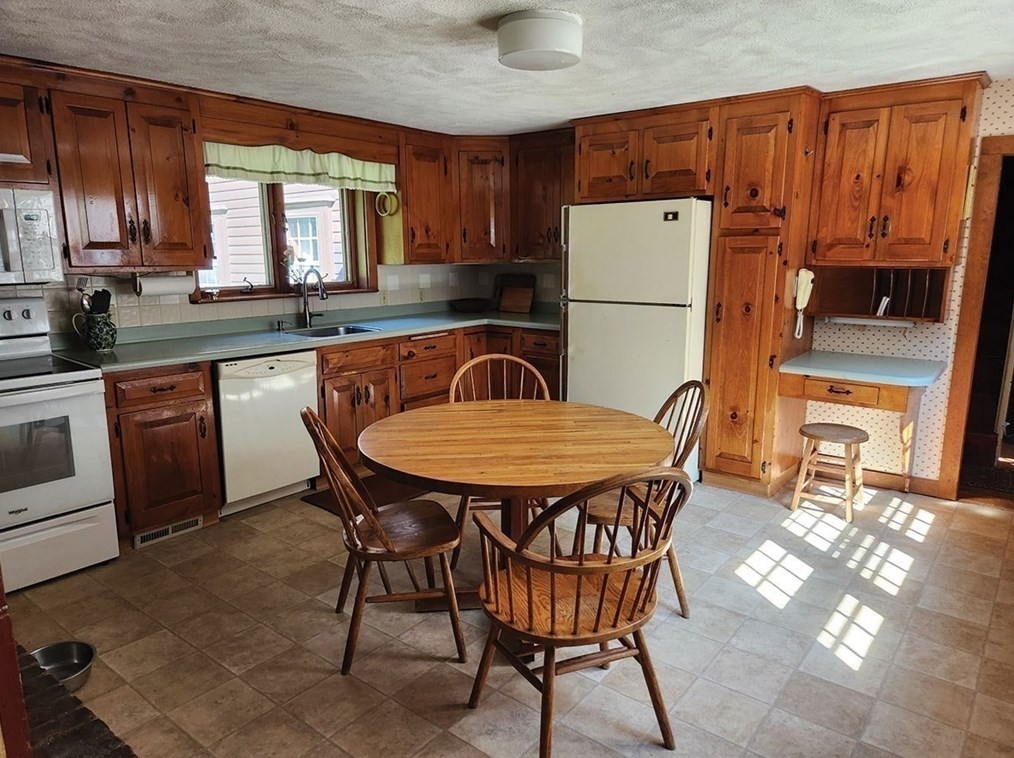 187 Seekonk St, Norfolk MA  02056-1157 exterior