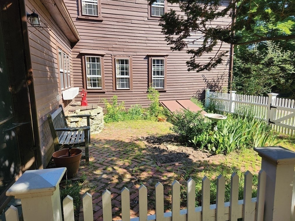 187 Seekonk St, Norfolk MA  02056-1157 exterior