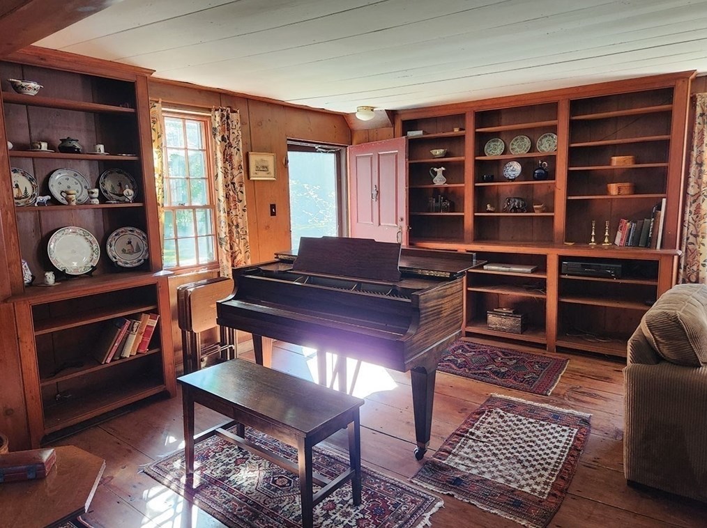 187 Seekonk St, Norfolk MA  02056-1157 exterior