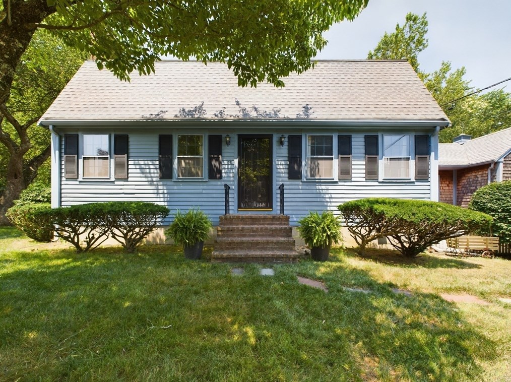 48 Laurel Dr, East Bridgewater, MA 02324