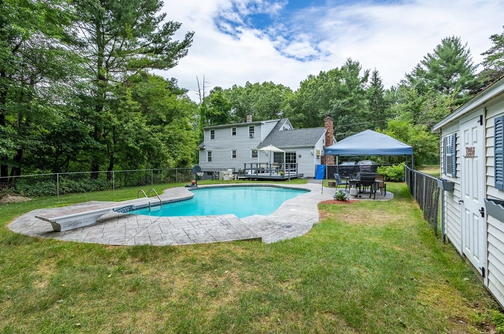 26 Dunstable Rd, Westford, MA 01886