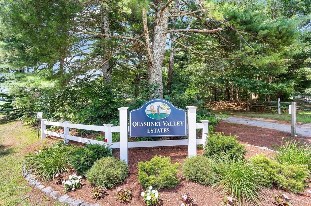 85 Snead Dr, Mashpee, MA 02649