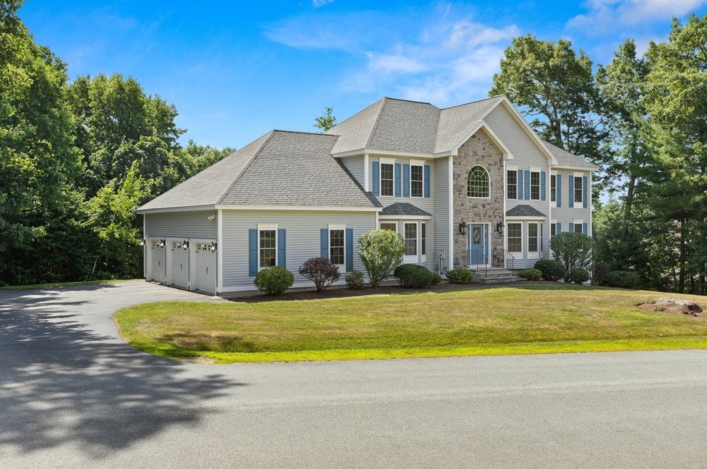 8 Cobblestone Rd, Pelham, NH 03076