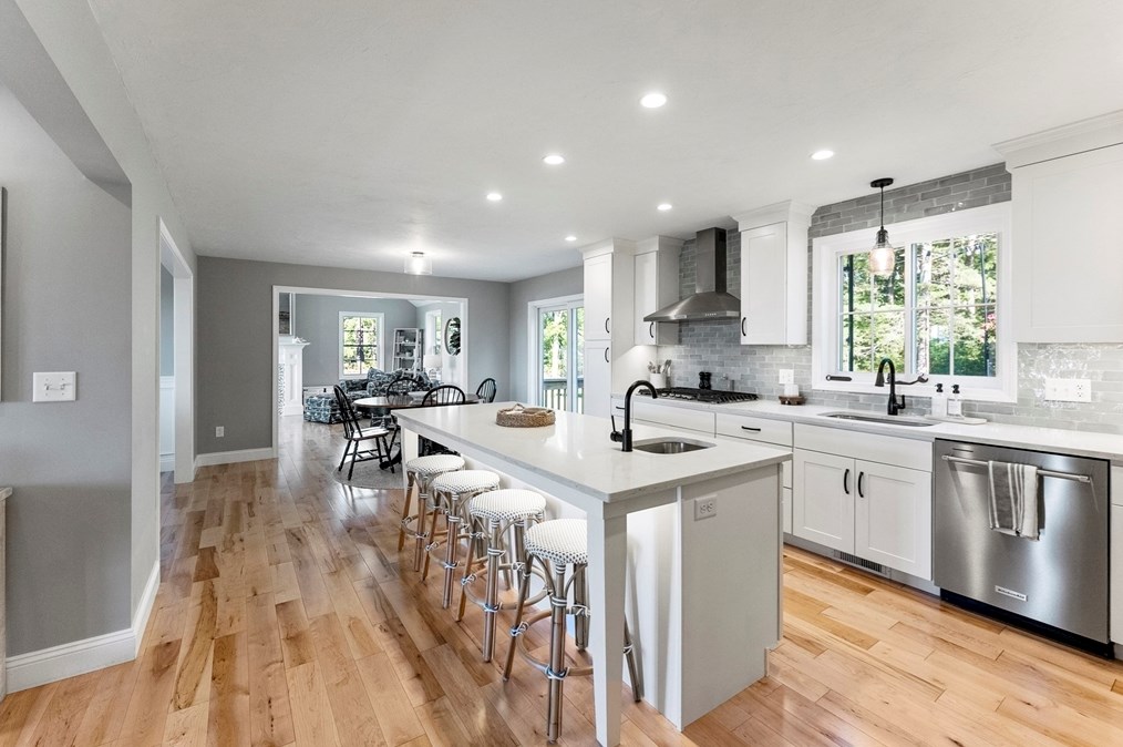 1865 State Rd, Plymouth MA  02360-5137 exterior