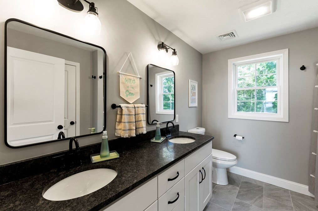 1865 State Rd, Plymouth MA  02360-5137 exterior