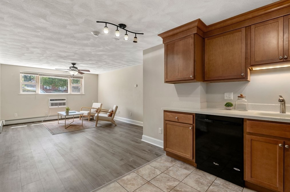 1105 Lexington St #4-1, Waltham, MA 02452