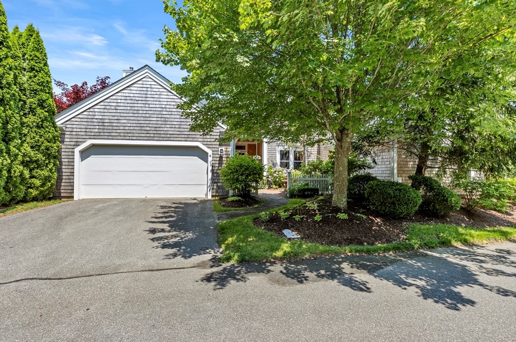 4 Prower Lndg, Plymouth MA  02360-8250 exterior