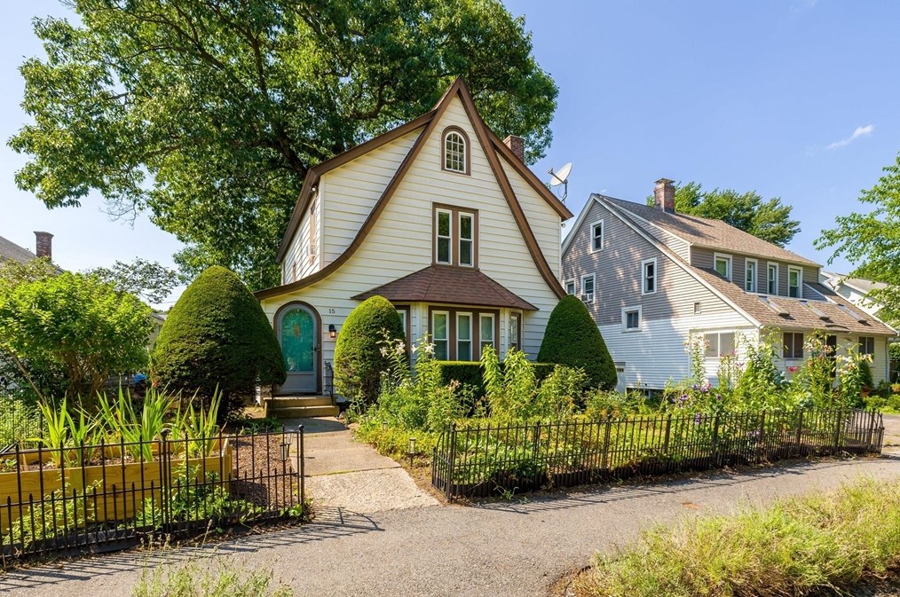 15 Elmwood St, Worcester, MA 01602