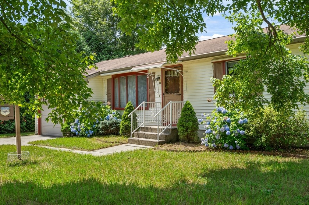 10 Concord Dr, Easthampton, MA 01027 exterior
